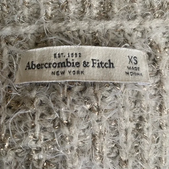 Abercrombie & Fitch Fuzzy Sweater - Picture 4 of 6